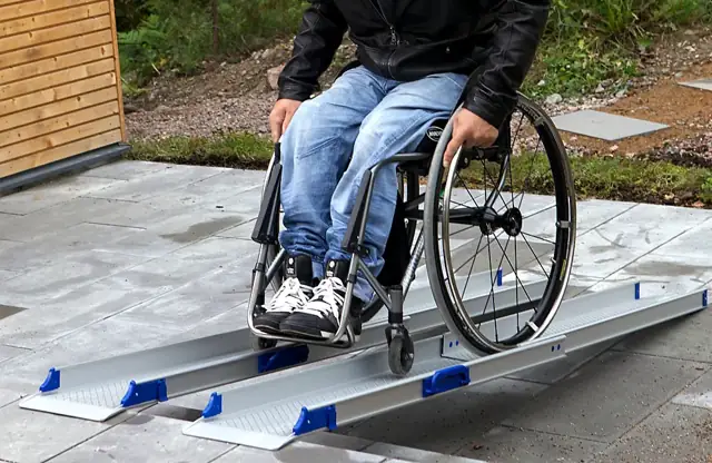 Flyttbar ramp för rullstol